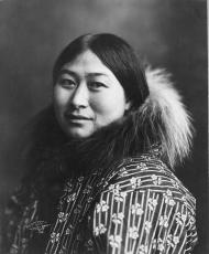 800px inuit women 1907