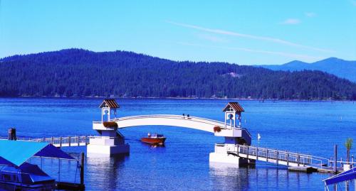 Boardwalk bridge 0lac coeur d alene