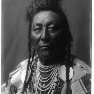 Plenty coups edward curtis portrait c1908